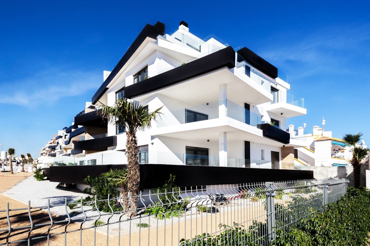 Modern flat-roof residence — Modern roofing project by Northgate